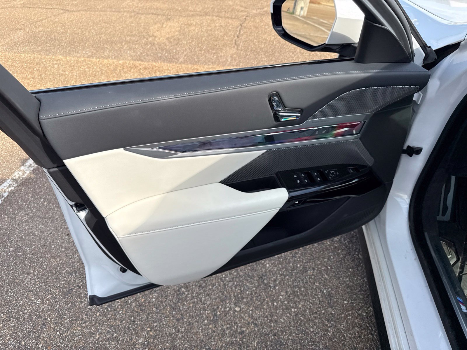 Certified 2024 BMW 740i w/ Executive Package RWD image 12