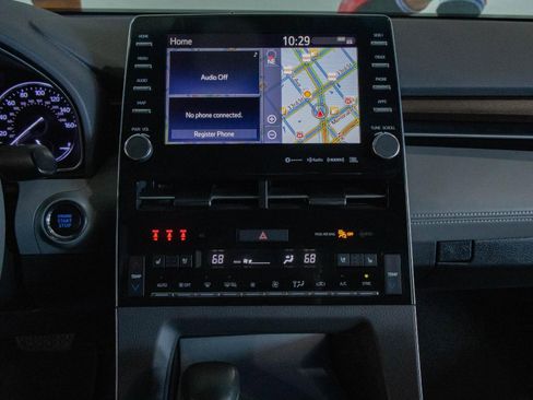 Used 2019 Toyota Avalon Limited image 4