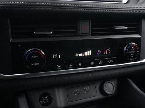 Used 2024 Nissan Rogue SV image 42