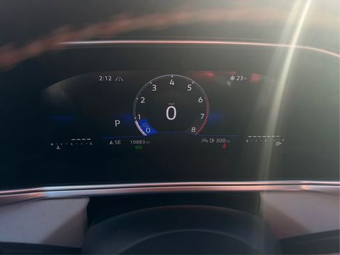 Used 2025 Volkswagen Taos SE image 18