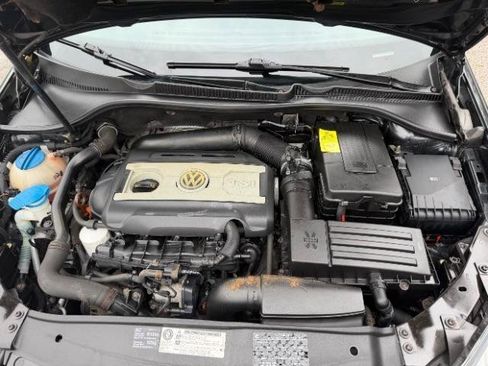Used 2010 Volkswagen GTI 2-Door image 10
