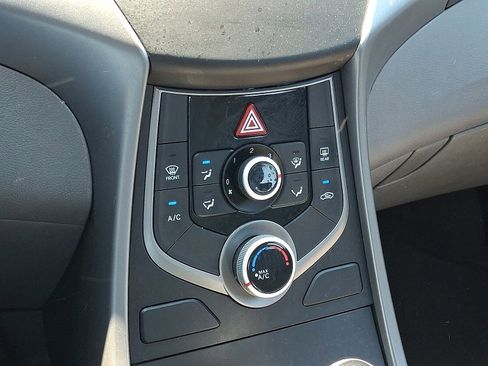 Used 2016 Hyundai Elantra SE FWD image 17
