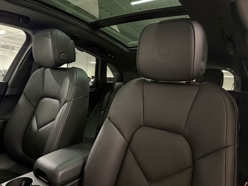 Certified 2026 Porsche Macan AWD/4WD image 28