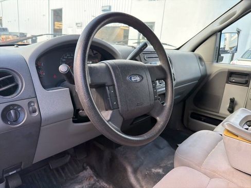 Used 2005 Ford F150 XLT image 10
