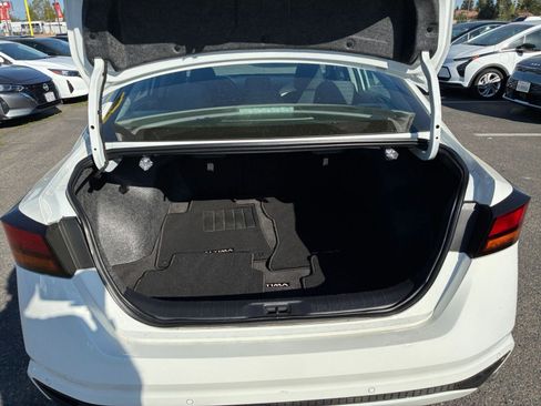 Used 2025 Nissan Altima 2.5 SV image 31