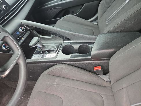 Used 2022 Hyundai Elantra Blue FWD image 9
