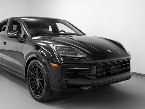 Certified 2026 Porsche Cayenne Coupe AWD/4WD image 9
