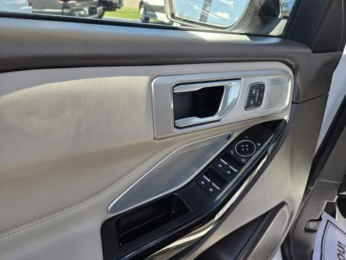 Used 2022 Ford Explorer Platinum w/ Equipment Group 601A image 38