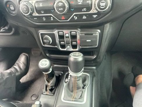 Used 2022 Jeep Gladiator Overland AWD/4WD image 18