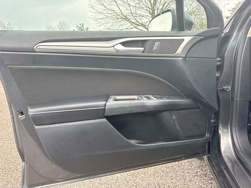 Used 2019 Ford Fusion SE image 26