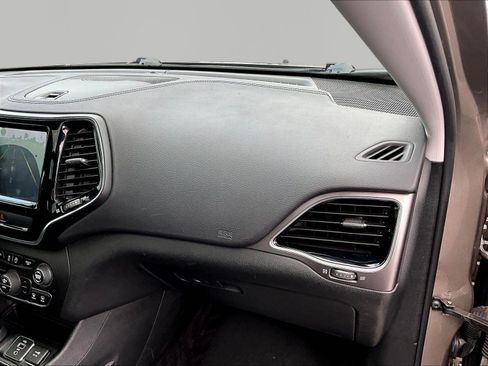 Used 2019 Jeep Cherokee Limited AWD/4WD image 26