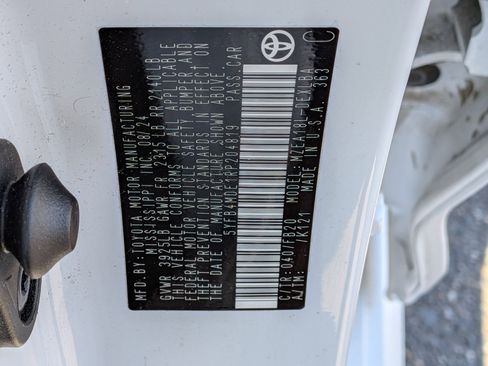 Used 2024 Toyota Corolla LE FWD image 38