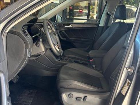 Used 2022 Volkswagen Tiguan SE w/ Panoramic Sunroof Package FWD image 13
