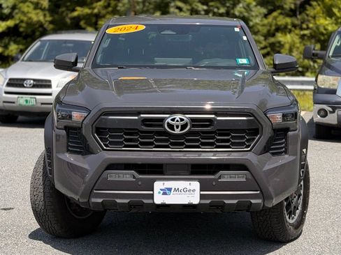 Used 2024 Toyota Tacoma TRD Off-Road w/ TRD Off Road Upgrade Package AWD/4WD image 2