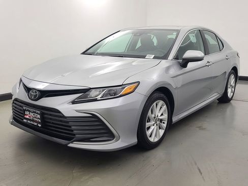 Used 2024 Toyota Camry LE image 8