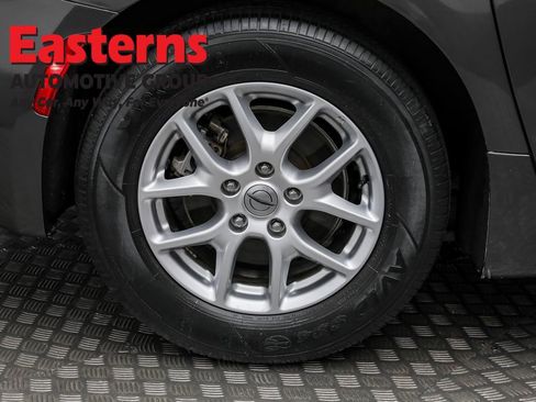 Used 2023 Chrysler Voyager LX image 30