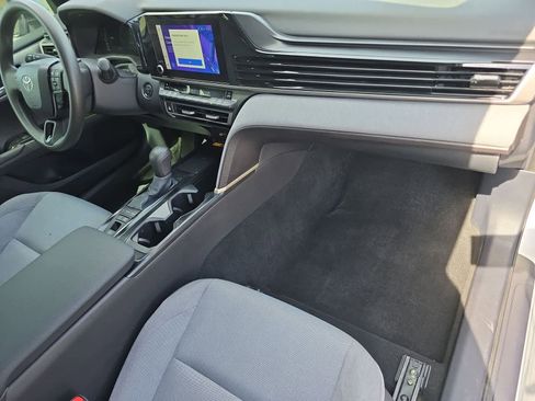 Used 2025 Toyota Camry LE AWD/4WD image 11