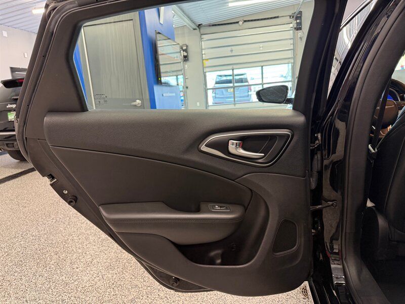 Used 2015 Chrysler 200 C FWD image 8