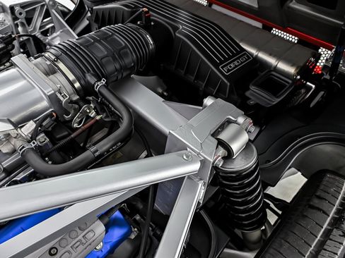 Used 2005 Ford GT RWD image 22