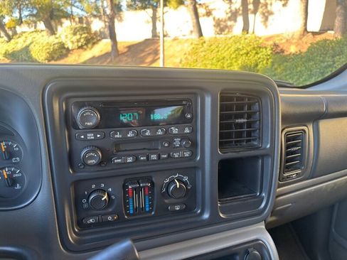 Used 2004 Chevrolet Tahoe LS image 19