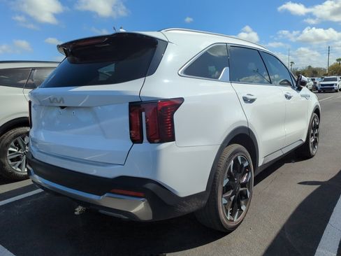 Certified 2024 Kia Sorento EX image 10