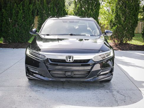 Used 2018 Honda Accord Touring image 3