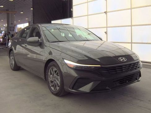 Used 2024 Hyundai Elantra SEL FWD image 1