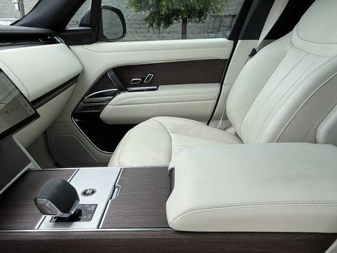 Certified 2025 Land Rover Range Rover SE AWD/4WD image 26