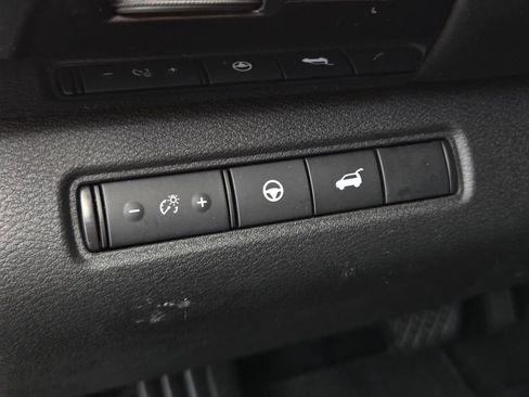 Used 2025 Nissan Pathfinder SV FWD image 18