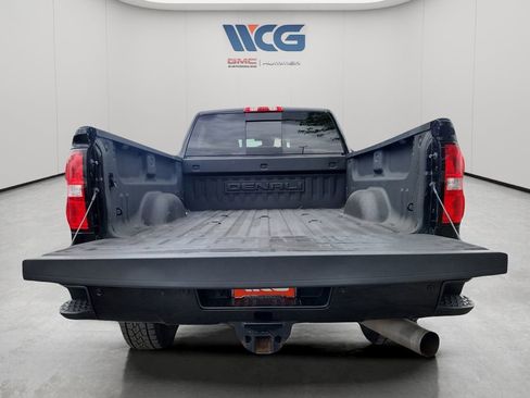 Used 2018 GMC Sierra 2500 Denali w/ Duramax Plus Package AWD/4WD image 11