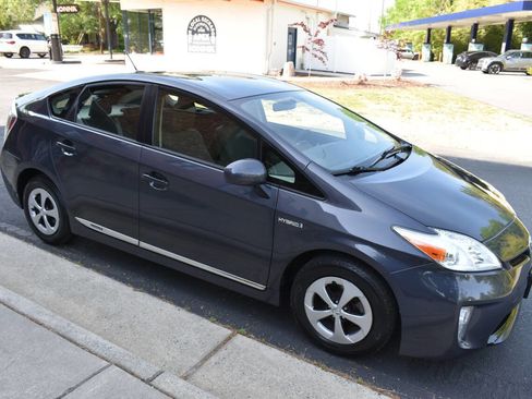 Used 2013 Toyota Prius Three image 41
