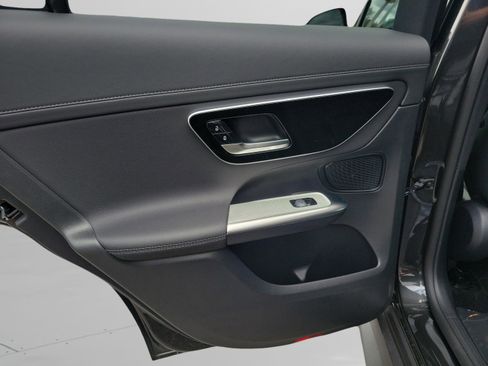 Used 2026 Mercedes-Benz GLC 300 image 7