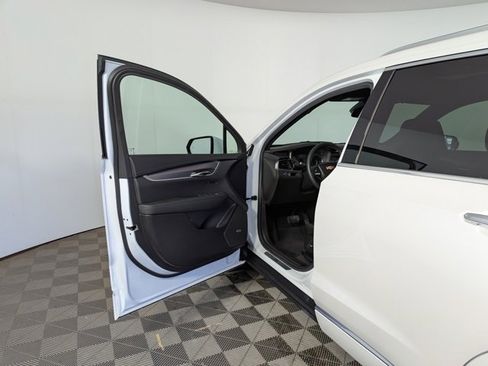 Certified 2025 Cadillac XT6 Luxury image 15