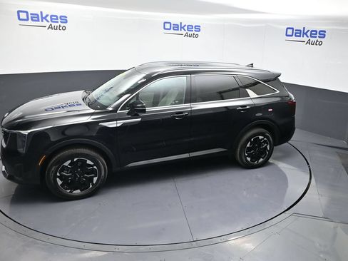 Certified 2025 Kia Sorento S AWD/4WD image 37