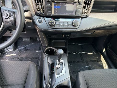 Used 2018 Toyota RAV4 XLE AWD/4WD image 28