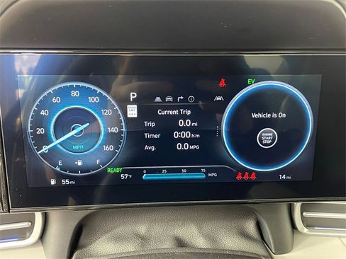 New 2025 Hyundai Elantra Limited image 4