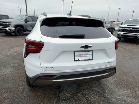 New 2026 Chevrolet Trax ACTIV w/ Sunroof Package FWD image 7