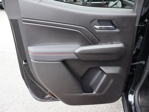 Used 2025 Chevrolet Colorado Z71 AWD/4WD image 28