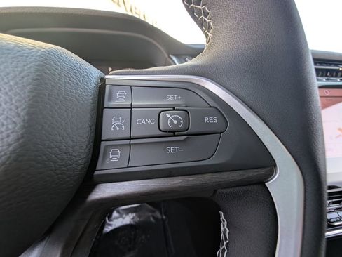 New 2025 Jeep Grand Cherokee Limited w/ Black Appearance Package image 17