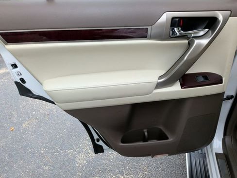 Used 2019 Lexus GX 460 Premium w/ Premium Package AWD/4WD image 30