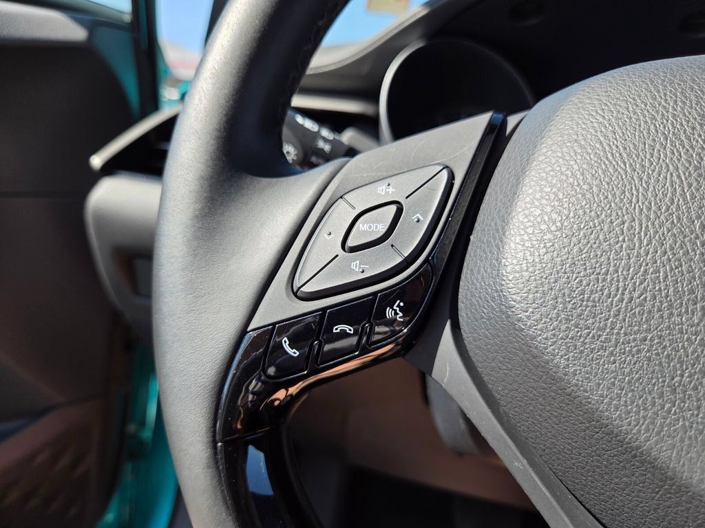 Used 2018 Toyota C-HR XLE FWD image 24