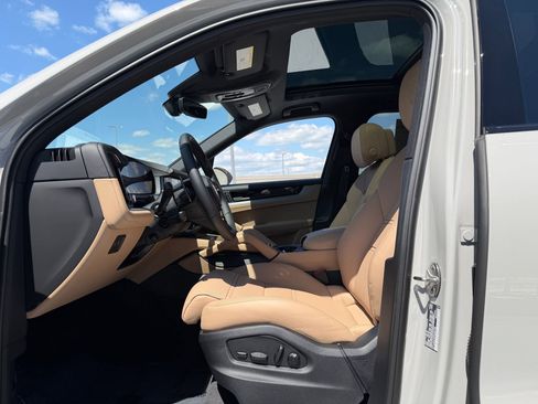Used 2026 Porsche Cayenne AWD/4WD image 24