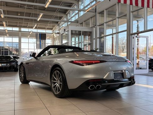 Used 2023 Mercedes-Benz SL 43 AMG w/ Driver Assistance Package image 4