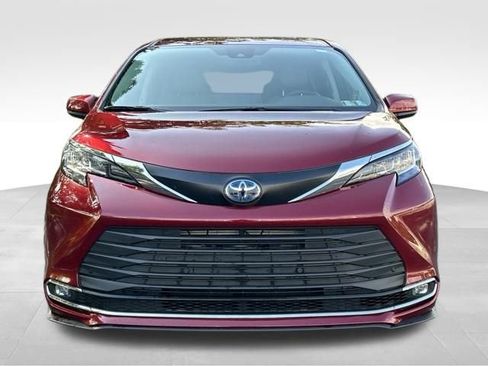 Used 2022 Toyota Sienna XLE w/ XLE Plus Package AWD/4WD image 8