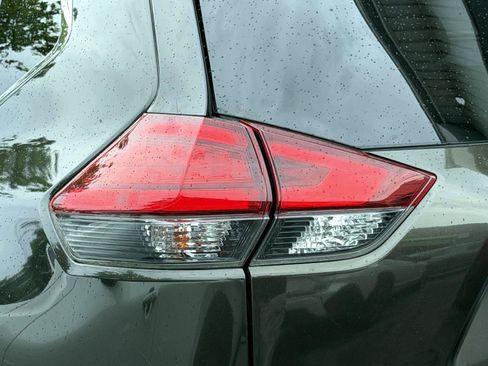 Used 2017 Nissan Rogue SL AWD/4WD image 10