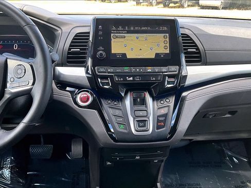 Used 2018 Honda Odyssey Elite image 8