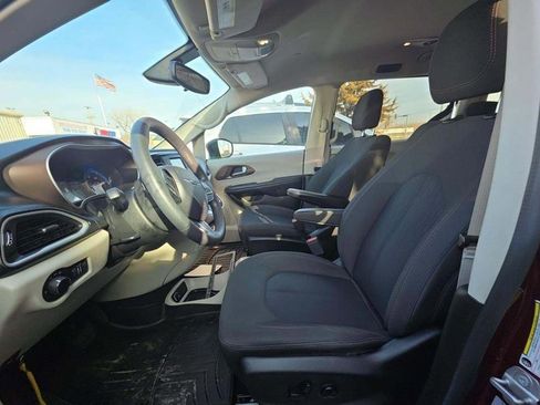 Used 2017 Chrysler Pacifica LX w/ Tire & Wheel Group image 3