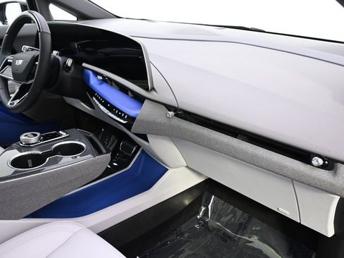 Certified 2025 Cadillac Optiq Sport 1 AWD/4WD image 15