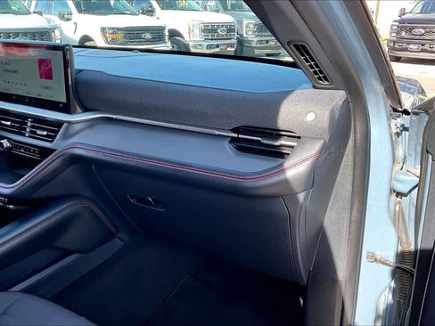 Used 2025 Ford Explorer ST-Line image 18