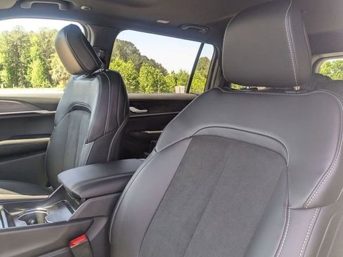 New 2026 Jeep Grand Cherokee L 2WD image 18